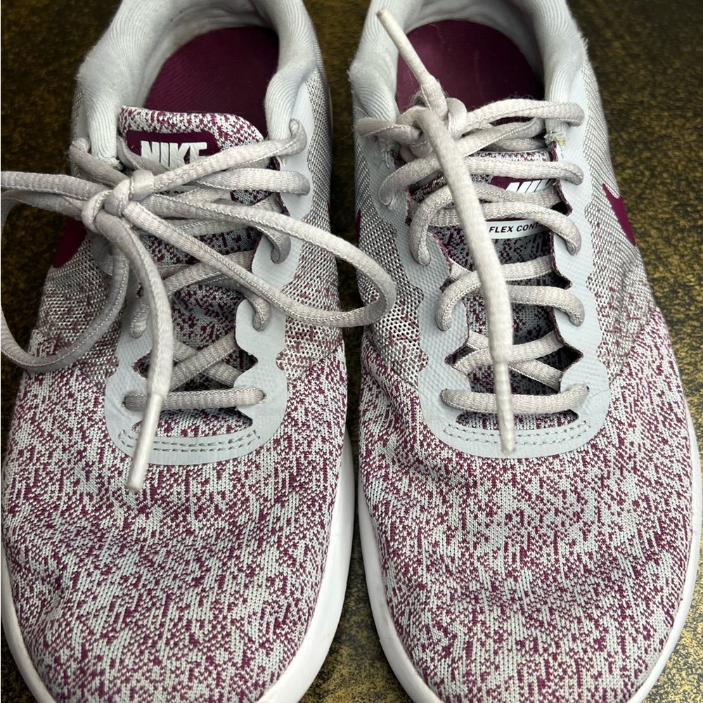 Nike Light Gray Athletic Shoes